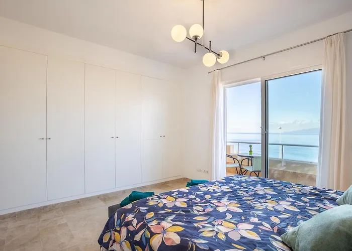 Home2book Sea View & Design Duplex Gigantes *